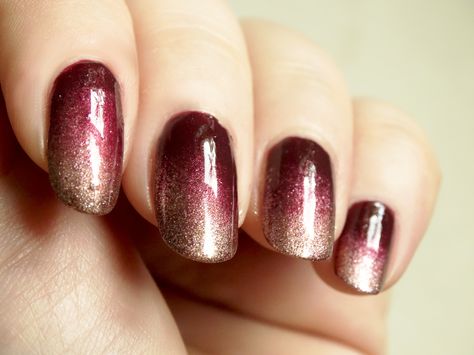 Red To Gold Ombre Nails, Red And Gold Ombre Nails Glitter, Nail Burgundy And Gold, Red Gold Ombre Nails, Christmas Ombre Dip Nails, Winter Ombre Nails Dip, Red And Gold Ombre Nails, Burgundy Ombre Nails Acrylic, Garnet And Gold Nails