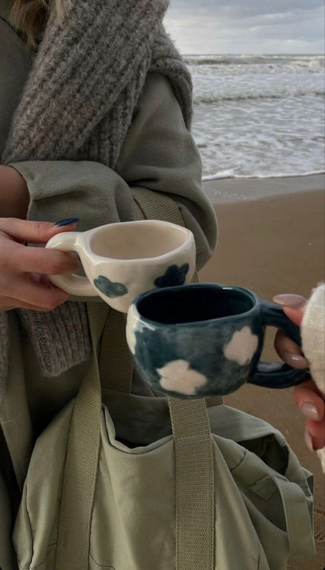 Design Atelier, Cerámica Ideas, Pretty Mugs, Keramik Design, Pottery Crafts, Ceramics Pottery Art, Above The Clouds, Ceramics Ideas Pottery, Diy Clay Crafts