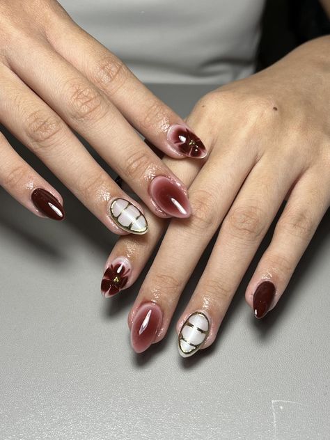 Maroon Nails Aesthetic, Red Nails Asian, Nail Merah, Kutek Maroon, Nailart Merah Maroon, Nail Art Maroon Simple, Nail Red Design, Nail Art Merah Maroon, Nailart Maroon