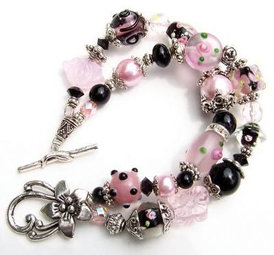 Bracelet Styles, Diy Beaded Bracelets, Diy Jewelry Inspiration, Bracelets Diy, Ideas Outfit, Pink Jewelry, Beaded Bracelets Diy, Pink Beads, Strand Bracelet