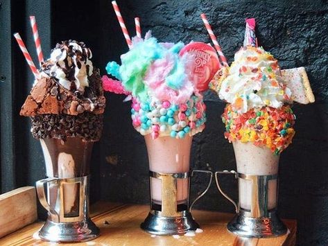 Candy Lane Is A Wisconsin Milkshake Bar In Kenosha Crazy Shakes, Creative Burger, Burgers And Shakes, Milkshake Bar, Craft Burger, Best Milkshakes, Food Business Ideas, Black Taps, La Food