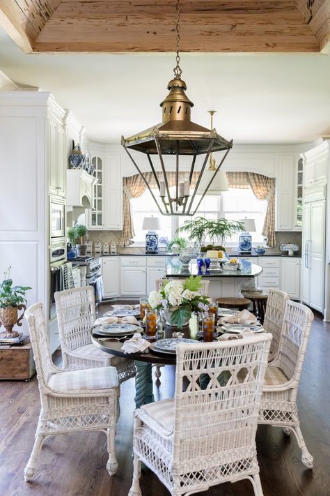 Lantern Over Dining Table, Traditional Southern Decor, Southern Coastal Homes Interiors, Cozy Southern Home, Southern Decorating Ideas, Southern Style Homes Interior, Southern Farmhouse Decor, Southern Traditional Home, Southern Charm Homes