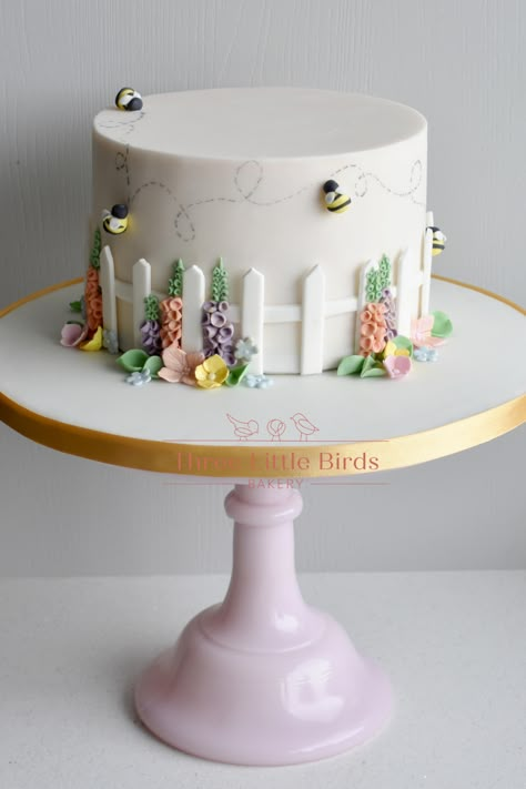 Spring Fondant Cakes, Birthday Cake Bird Theme, Bird Cake Decorating Ideas, Fondant Theme Cakes, Fondant Garden Cake, Drip Flower Cake, Cake With Bees And Flowers, Garden Theme Cake For Mom, Spring Theme Cake Ideas