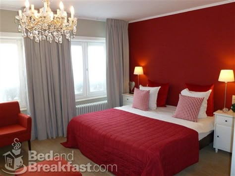 Red Bedroom Design, Indian Bedroom Decor, Indian Bedroom, Red Home Decor, Bedroom Wall Colors, Accent Wall Bedroom, Bedroom Red, Red Rooms, Bedroom Color Schemes