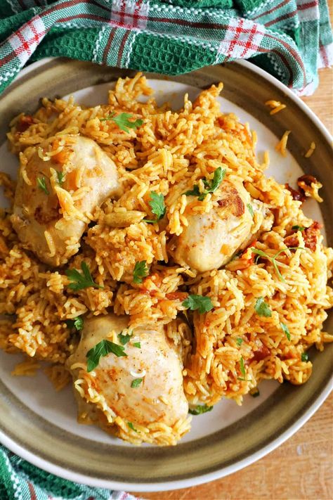 Chicken Kabsa, an Arabian one-pot chicken and rice dish that is incredibly fragrant, with juicy chicken thighs and perfectly fluffy basmati rice cooked in earthy spices that elevate this dish and make it truly unique. It's a very popular dish in many Middle Eastern countries, particularly Saudi Arabia, where it is considered the national dish. Easy to make, a fantastic exotic dinner with a spicy kick. Juicy Chicken Thighs, Chicken And Rice Dishes, Broccoli Rice Casserole, Visual Recipes, Eastern Countries, Middle Eastern Dishes, One Pot Chicken, Rice Dish, National Dish