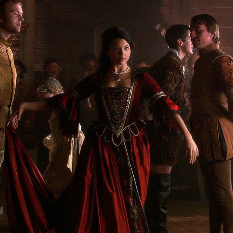 a queen of england will be burnt Natalie Dormer Tudors, Anne Boleyn Aesthetic, Natalie Dormer Anne Boleyn, Rhaenys Targaryen, Walburga Black, Tudor Dress, Leo Wife, Tudor Dynasty, Lady Macbeth