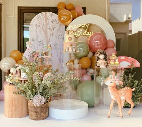 Bambi Birthday Party, Bambi Birthday, Enchanted Forest Birthday, Forest Birthday Party, Idee Babyshower, Forest Birthday, Baby Birthday Decorations, Fairy Birthday Party, Woodland Birthday