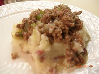 Ground Beef Fricassee - My mom made this growing up, but instead of bell peppers we had carrots. Bouillon Cube, Dinner Entrees, French Food, Bell Peppers, Cooking Meat, Ground Beef Recipes, Stuffed Green Peppers, Ground Beef, My Mom