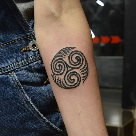 Triskelion Arm Tattoo -lvova_anya Druid Tattoo, Triskelion Tattoo, Celtic Tattoos For Men, Celtic Tattoo Symbols, Pagan Tattoo, Celtic Tattoo Designs, Survivor Tattoo, Celtic Knot Tattoo, Ancient Tattoo