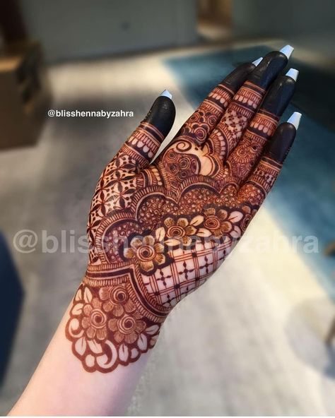 Henna Tattoo Design, Tattoos Henna, Henna Hand, Design Henna, Tattoo Henna, Henna Tattoos, Tattoos Designs, Henna Tattoo Designs, Henna Design