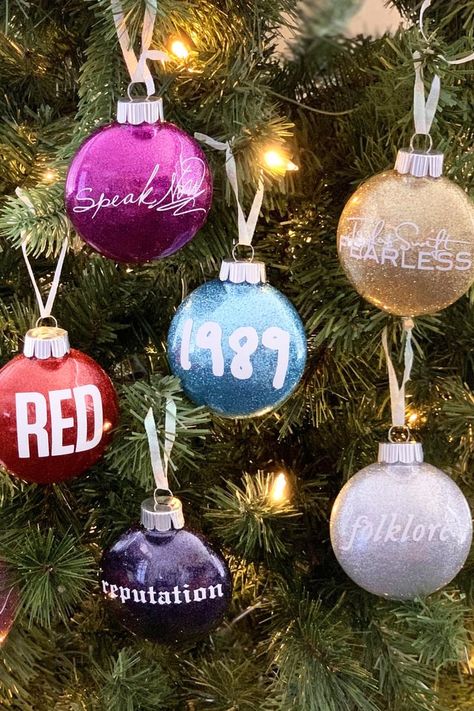 Taylor Swift Christmas, Taylor Swift Birthday, Taylor Swift Album, Taylor Swift Fan, Christmas Ornament Sets, Handmade Holiday, Easy Diy Crafts, Popsugar, Ornaments Diy