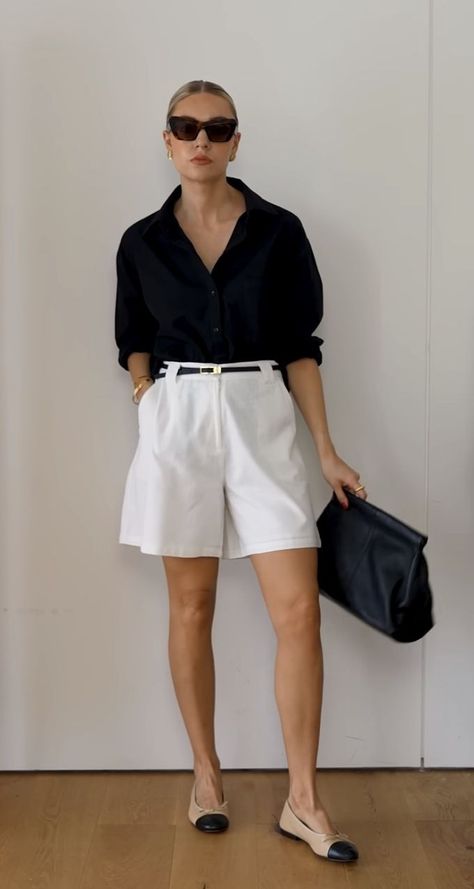 Summer Shorts Work Outfits, White Linen Bermuda Shorts Outfit, Corporate Shorts Outfit, White Bermuda Shorts Outfit Summer, Office Shorts Outfit, Casual Women Summer Outfits 2024, White Bermuda Shorts Outfit, White Linen Shorts Outfit, White Shorts Outfit Summer