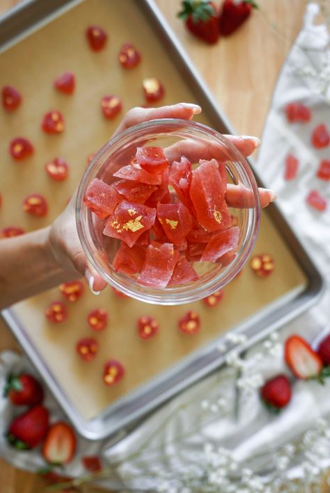 Edible Crystals Recipe, Kohakutou Candy, Crystal Food, Edible Crystals, Valentines Day Dessert, Turtle Recipe, Strawberry Crystal, Brunch Bar, Edible Gold Leaf