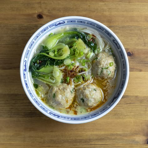 Chicken Lionhead Meatball Soup – My Blog Asian Chicken Meatball Soup, Chinese Meatball Soup, Healthy Meatball Soup, Asian Meatball Soup, Chicken Meatballs Soup, Lionhead Meatballs, Chicken Sesame, Singapore Recipes, Asian Chicken Meatballs