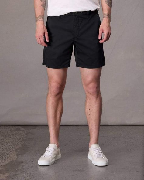 Cut from a blended cotton sateen that's ultra lightweight, this is our ideal short. Woven with a touch of stretch for comfort, this style is cut for a classic fit. Black 30 Men Apparel, Going Out Looks, Athletic Fits, Shorts Black, Chino Shorts, Rag & Bone, Short Pants, Bottoms Pants, Jeans Pants