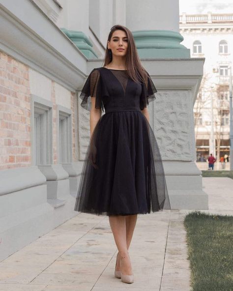 Women Robes, Midi Evening Dress, Black Frock, Casual Frocks, Black Dresses Classy, Fancy Frocks, Frock Fashion, Frock For Women, Pose Fotografi