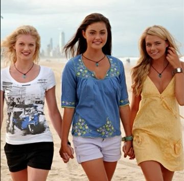 rikki cleo and bella Rikki H2o, Mermaid Clothes, Cariba Heine, No Ordinary Girl, Indiana Evans, Mini Posters, H2o Mermaids, Mermaid Magic, Pokemon Backgrounds