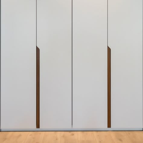 Neatsmith Wardrobe, Luxury Wardrobes, Bespoke Wardrobes, Hinged Wardrobe, Vstupná Hala, Wardrobe Hinges, Bedroom Built In Wardrobe, Door Handle Design, Wardrobe Door Handles