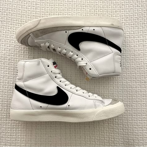 Great Condition! Double Washed And Brand New Laces Signs Of Wear But No Major Flaws! Nike Shoes For School, Good Shoes For School, Back To School Shoes Nike, Cute Nike Blazers, Cute Shoes For School, Shoes For Back To School, School Moodboard, Pretty Sneakers, Inspo Fits