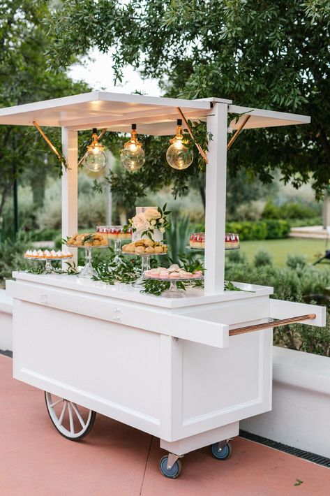 Dessert Cart Display, Mobile Snack Truck, Outdoor Wedding Furniture Ideas, Diy Mobile Snack Cart, Poolside Party Ideas, Food Carts Wedding, Diy Desert Cart, Event Display Design, Diy Dessert Cart With Wheels