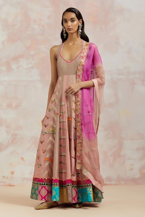 Aum Ashima Asit, Halter Neck Anarkali, Halter Neck Kurti, Sleeveless Kurti Designs, Sleeveless Anarkali, Ombre Dupatta, Peach Anarkali, Floral Anarkali, Anarkali With Dupatta