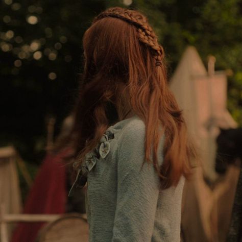 sansa stark screencap & pfp ; game of thrones - season 1, episode 2 'the kingsroad' Sansa Stark Screencaps, Catlyn Stark, Sansa Stark Hair, Sansa Stark Aesthetic, Sansa Stark Icons, Stark Aesthetic, Eleanor Tomlinson, Sansa Stark, Face Claims