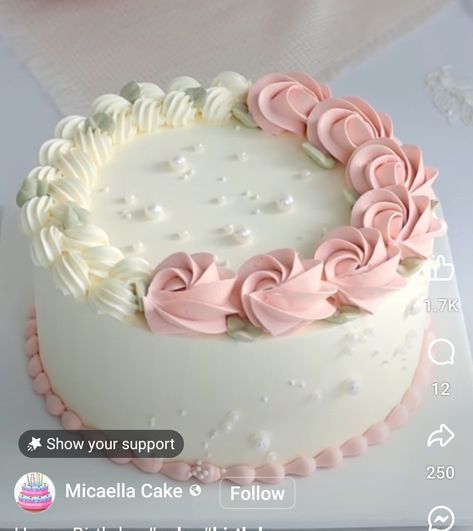 White Flower Birthday Cake, Round Cake Designs, Simple Cake Decorating Ideas, Simple Birthday Cake Designs, Round Birthday Cakes, Circle Cake, Sheet Cake Designs, Buttercream Cake Designs, Birthday Cake Designs