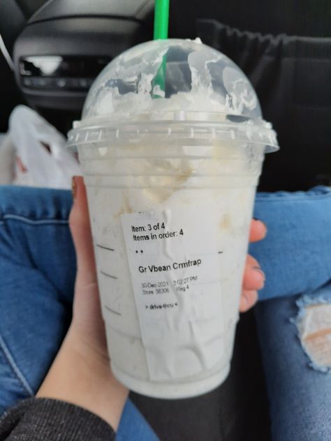 Starbucks Drinks Frappuccino Vanilla, Vanilla Cream Frappuccino Starbucks, Vanilla Bean Starbucks Order, Starbucks Vanilla Drinks, Vanilla Bean Starbucks Drinks, Vanilla Bean Frappachino Starbucks Order, Vanilla Bean Frappachino Starbucks, Grande Starbucks Drinks, Vanilla Bean Frappachino Recipe