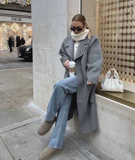 Grey Wool Coat Outfit, Michigan Fashion, Grey Coat Outfit, Ultra Minis, Germany Winter, Wool Coat Outfit, Uggs Outfits, Cold Outfit, Gray Wool Coat