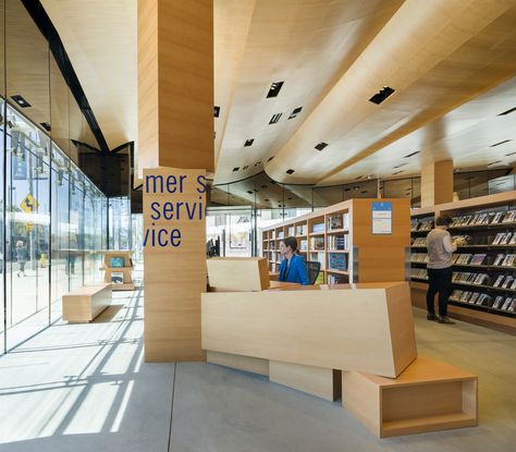 Gallery of Manhattan Beach Public Library / HED - 15 Public Library Architecture, Beach Library, Circulation Desk, Public Library Design, Library Desk, Reception Desk Design, Library Architecture, Wood Architecture, Cultural Centre