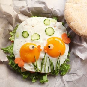 Cute fish food art by Michelle Lim (@foodmakesfun) Decorações Com Comidas, Food Art For Kids, Food Carving, Food Garnishes, Fun Kids Food, Food Crafts, Fruit Snacks, An Egg, Food Humor