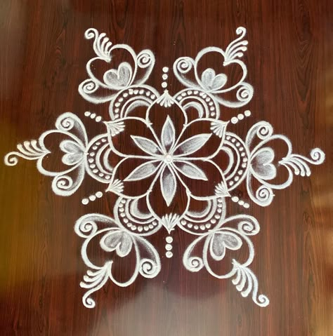 Mugullu Rangoli Designs, Mahalaxmi Rangoli Design, Muggu Designs With Colours, Rongali Design, Muruja Jhoti, White Paint Rangoli, Pongal Kolam Rangoli, Small Rangoli Design For Daily, Rangoli Drawing