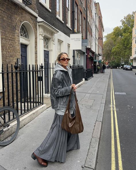 Grey Long Dress Outfit, Long Skirt With Jacket, Pleated Skirt Winter Outfit, Grey And Brown Outfit, London Style Winter, Closet Manifestation, Ducie London, Oversize Leather Jacket, Europe Winter Outfits