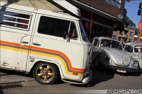 AirMighty.com : The Aircooled VW Site - Ninove - Freddy Files 2016 70s Stripes, Vw T2 Camper, Kombi Camper, Vw Bus Interior, Vw Bus T2, Vans Painted, Volkswagen Westfalia, T3 Vw, Car Stripes