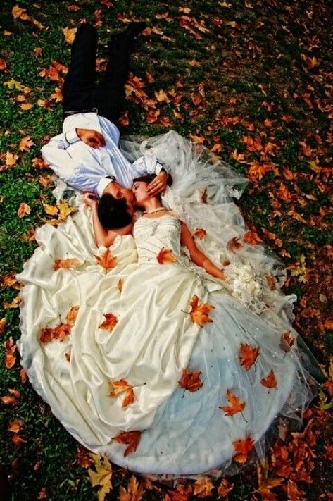 Fall Wedding Pictures, Wedding Themes Outdoor, Fall Wedding Photos, Outdoor Fall Wedding, Wedding Picture Poses, Future Wedding Plans, Fall Wedding Decorations, Wedding Photos Poses, Wedding Inspiration Fall