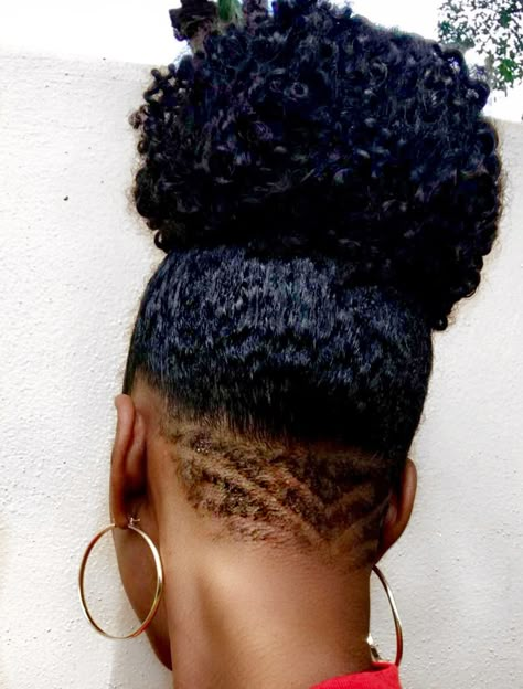 Afro Undercut Women, Natural Hair Undercut Black Women, Undercut Hairstyles Women Black, Undercut Black Women, Undercut Natural Hair, Undercut Hair Designs, Undercut Hair, Natural Hair Haircuts, Under Cut