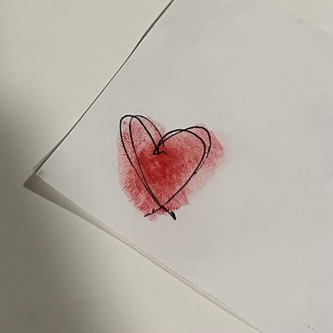 Finger Print Heart Painting, Finger Print Love Heart Tattoo, Best Friends Finger Print Painting, Thumb Heart Painting, Finger Print Butterfly Tattoo, Fingerprint Aesthetic, Thumb Print Tattoos, Heart Fingerprint Tattoo, Thumb Print Heart Tattoo