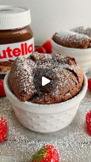 Fitwaffle | Eloise Head on Instagram: "2-ingredient Nutella Soufflé 😍  These little soufflés are so easy to make and super delicious! They’re light and fluffy with that amazing chocolate hazelnut taste 🤤  Sound on for full instructions 🔉  All you need is: 2 large eggs 170g Nutella or similar chocolate spread  Makes 2 🥰  Enjoy! #fitwaffle #fitwafflekitchen" Nutella Souffle, Fitwaffle Kitchen, Souffle Pancake, Iced Drinks Recipes, Souffle Recipes, Roasted Vegetable Recipes, Chocolate Spread, 2 Ingredient, Baked Dessert Recipes