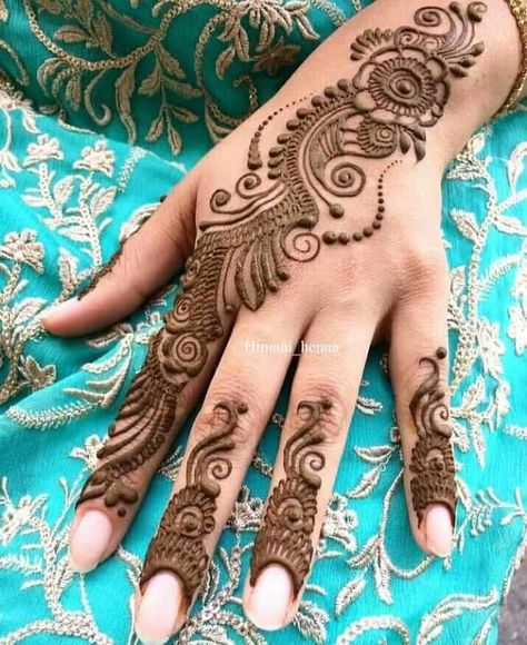 Mhendi Design Simple Bail Back Hand, Mehendi Bail Simple Front Hand, Arabic Bail Mehndi, Simple Bail Mehndi Designs Back Hand, Bail Mehndi Design Back Hand, Simple Bail Mehndi Design, Mehndi Bail Design, Eid Mehndi Designs Simple, Arbic Mendhi Design