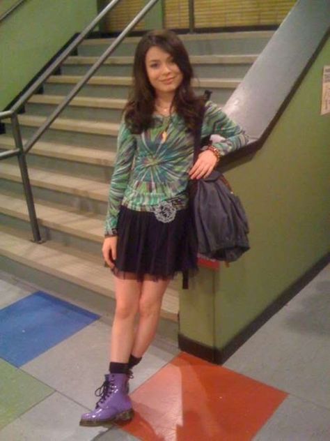 Patent Dr Martens, Purple Dr Martens, Icarly Cast, 20’s Fashion, Miranda Cosgrove Icarly, Icarly And Victorious, Nathan Kress, Victorious Cast, Wardrobe Architect