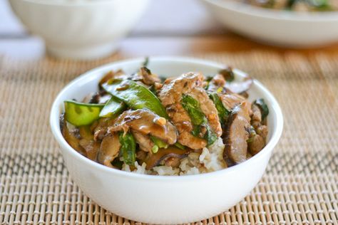 This stir fried pork with shiitake and snow peas recipe is an easy dish. The pork and vegetables were stir-fried with hoisin, soy sauce and pepper flakes. Stir Fried Pork, Snow Peas Recipe, Snow Pea, Chinese Recipe, Pork Stir Fry, Stir Fry Dishes, Pea Recipes, Snow Peas, Healthy Food Blogs