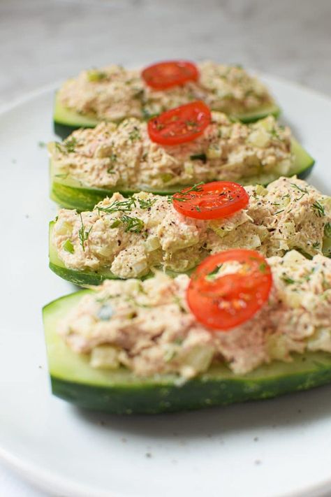 Tuna Salad Cucumber, Cucumber Nutrition, Low Carb Tuna Salad, Cucumber Boats, Emily Kyle, Salad Cucumber, Gluten Free Sandwiches, Cucumber Slices, Tuna Recipes