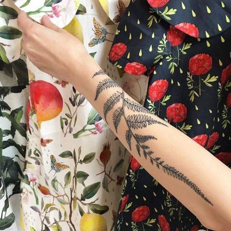 The fern on the hand Tattoo Fern, Wreath Tattoo, Around Arm Tattoo, Fern Tattoo, Nature Leaves, Fern Frond, Latest Tattoos, Tattoo Illustration, Hand Tattoo