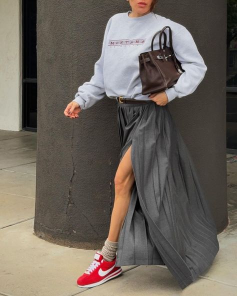 This Spring's best skirt styles: a complete guide for the season ahead Nike Cortez Outfit, Minimalism Clothes, Skirt Styles, Cool Girl Style, Spring Couture, Skirt Trends, Spring Street Style, Outfit Winter, Fashion People