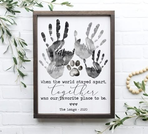 Family Hand Print Art, Family Handprint Art, Family Handprint, Family Hand Prints, Family Art Projects, Family Art Print, Desain Pantry, Baby Art Projects, Hand Prints