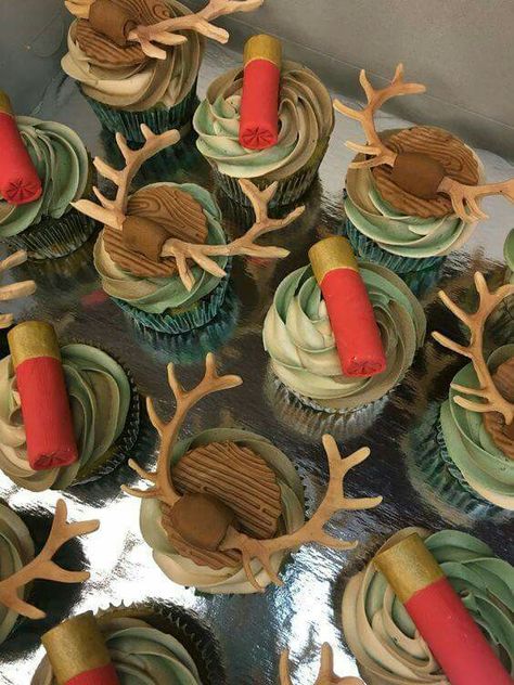 Hunting party Hunting Cupcakes, Baby Shower Ideas For Boys Themes, Hunting Birthday Cakes, Camo Cakes, Hunting Birthday Party, Camo Birthday Party, Baby Shower Ideas For Boys, Hunting Cake, Camo Birthday