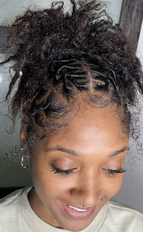 Down Locs Hairstyles For Women, Loc Barrel Twist Ponytail, Loc Barrel Ponytail, Barrel Twist Natural Hair, Cool Loc Styles, Dreadlock Updo Hairstyles Black Women, Starter Locs Hairstyles For Women, Retwist Locs Style Short, Half Barrel Twist Locs