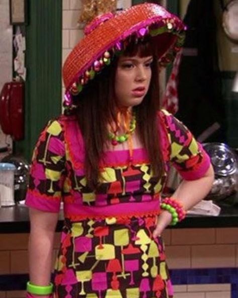 Harper Wizards Of Waverly Place Outfits, 2000s Disney Channel Outfits, Disney Channel Outfits, Harper Finkle, 2000s Disney Channel, 2000s Disney, Throwback Outfits, Channel Outfits, Camp Fashion