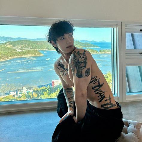 Avatar Tattoo, Korean Tattoos, Aesthetic Korean, Dark Romance Books, Boy Tattoos, Ulzzang Boy, Night Aesthetic, Korean Men, Instagram Models