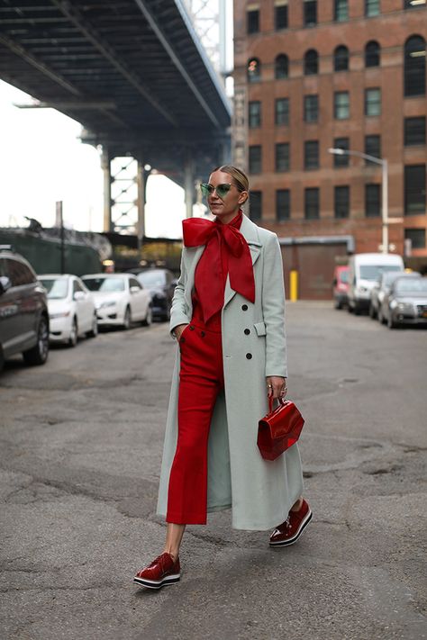 Blair Eadie revisits a few of her favorite color combinations on Atlantic-Pacific // Casual Gala Outfits For Women, Fall Color Combinations, Blair Eadie, Fashion Sites, Lv Handbags, Red Pants, Oui Oui, 가을 패션, Business Attire